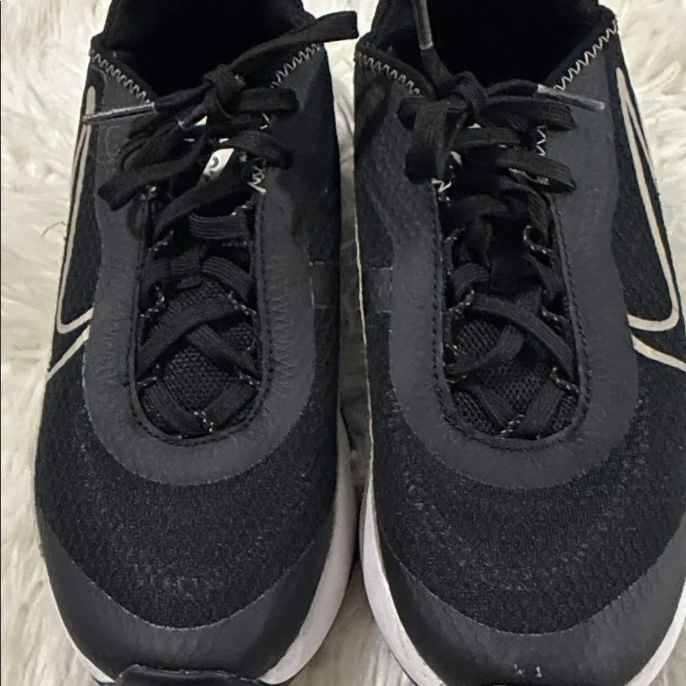 Nike Black and White Kids Sneakers Size 2